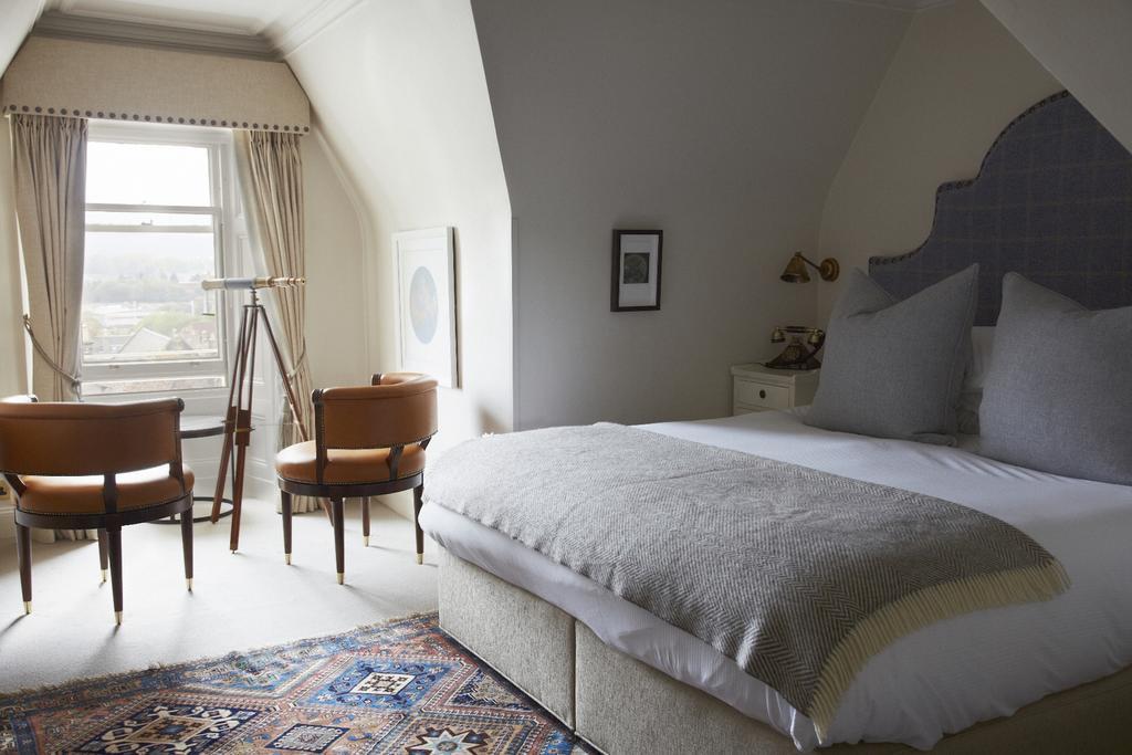 The Roseate Edinburgh - Small Luxury Hotels Of The World Exteriér fotografie A bedroom at the hotel