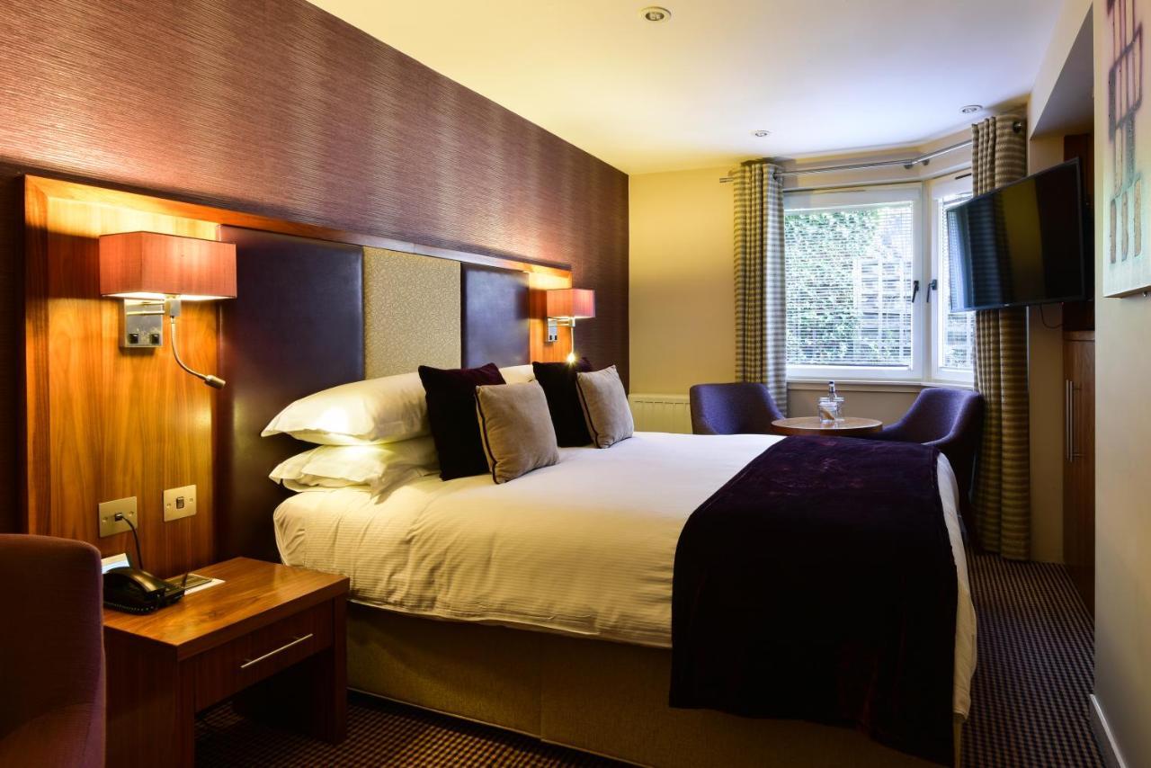 The Roseate Edinburgh - Small Luxury Hotels Of The World Exteriér fotografie A bedroom at the hotel