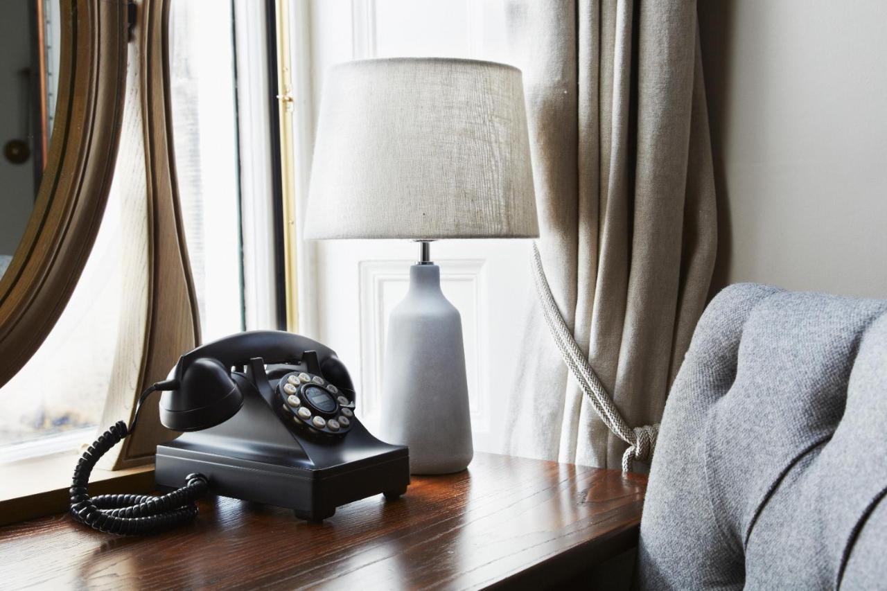The Roseate Edinburgh - Small Luxury Hotels Of The World Exteriér fotografie A telephone with a rotary dial